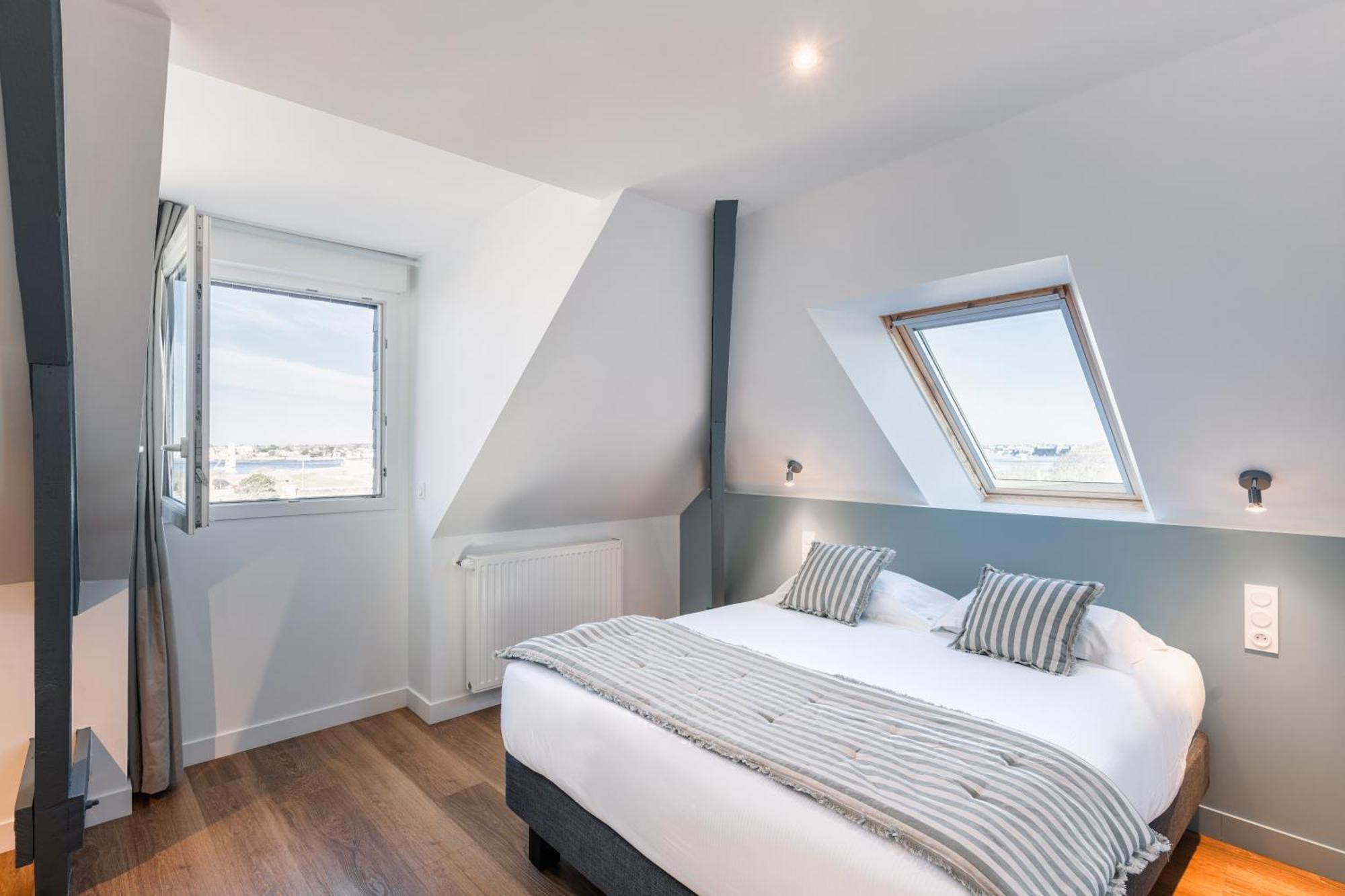 Hotel Spa De La Citadelle Lorient Port-Louis Exteriör bild